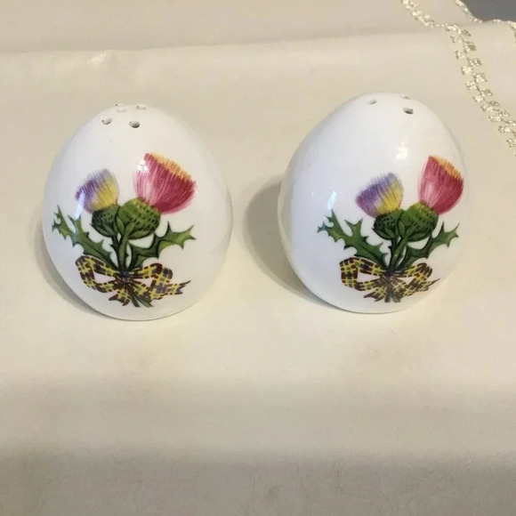 Vintage Sandford Salt and Pepper Egged Shaped Milk Thistle and Tartan Ribbon Set - Picture 3 of 6